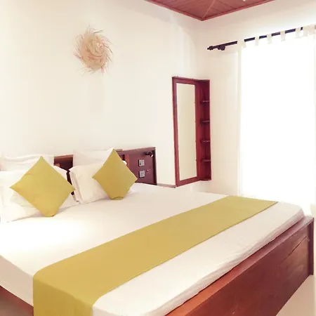 Susha Villa 1Ac Bedroom With 2Non Ac Bedrooms Hikkaduwa Exterior photo