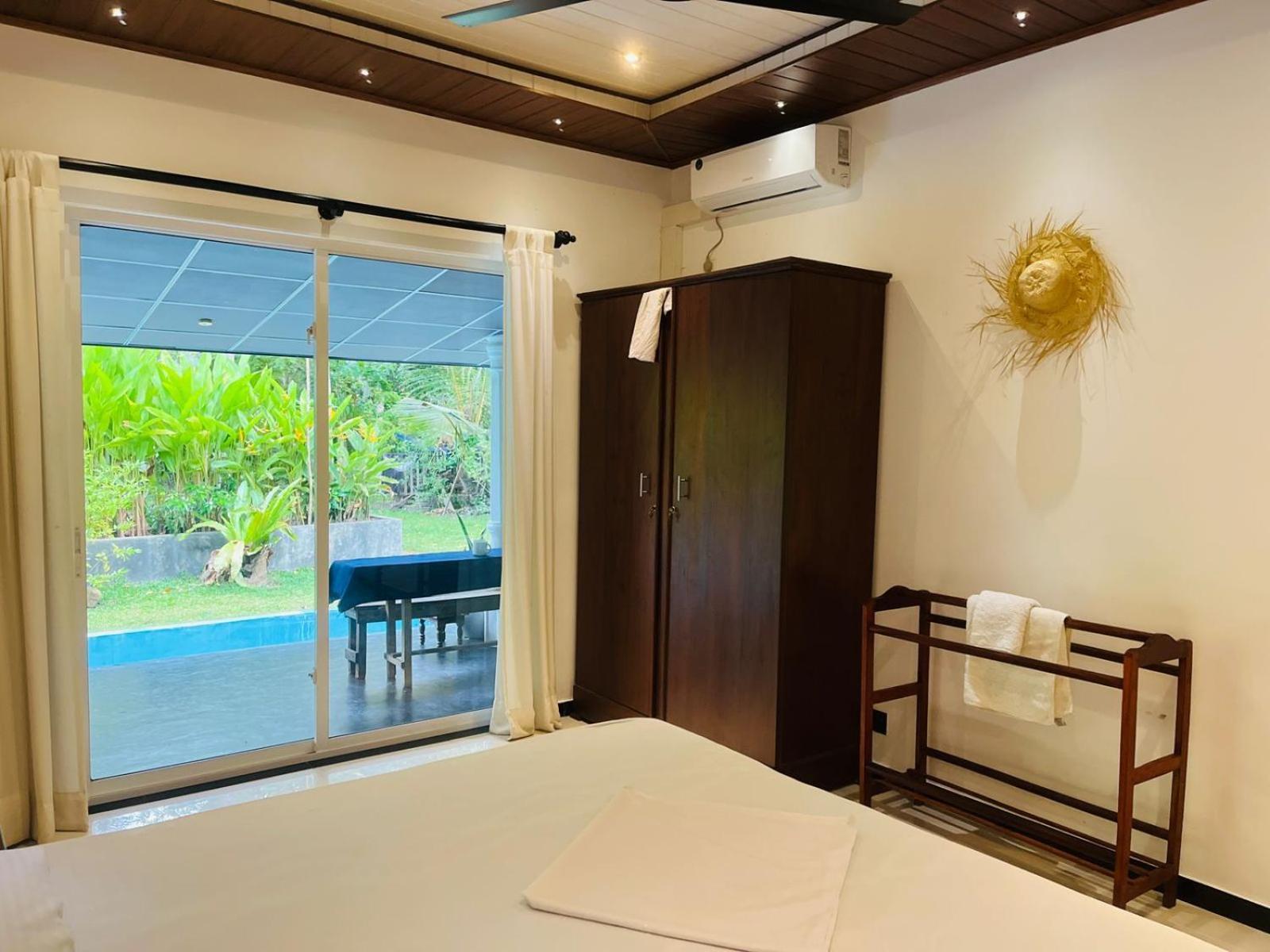 Susha 1ac Bedroom With 2non Ac Bedrooms Hikkaduwa