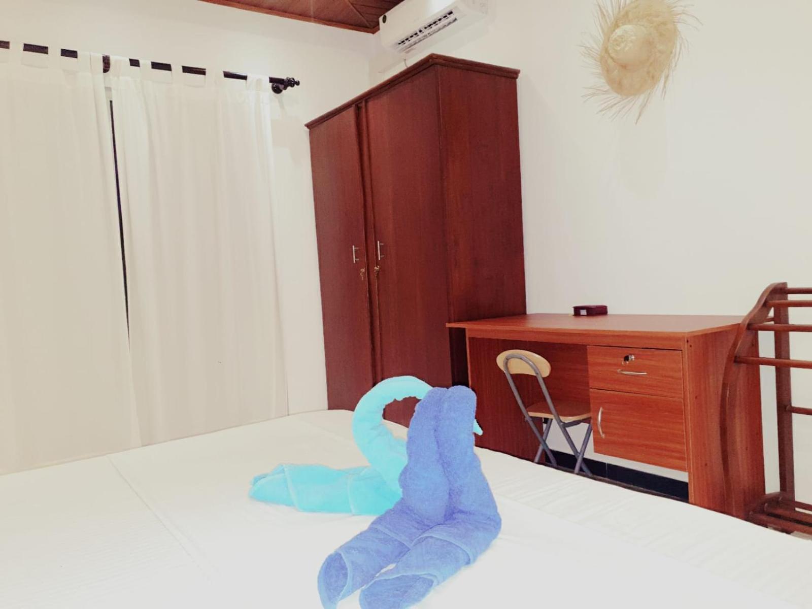 Susha 1ac Bedroom With 2non Ac Bedrooms * Hikkaduwa