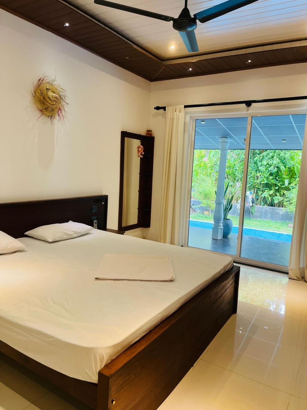 Susha 1ac Bedroom With 2non Ac Bedrooms * Hikkaduwa