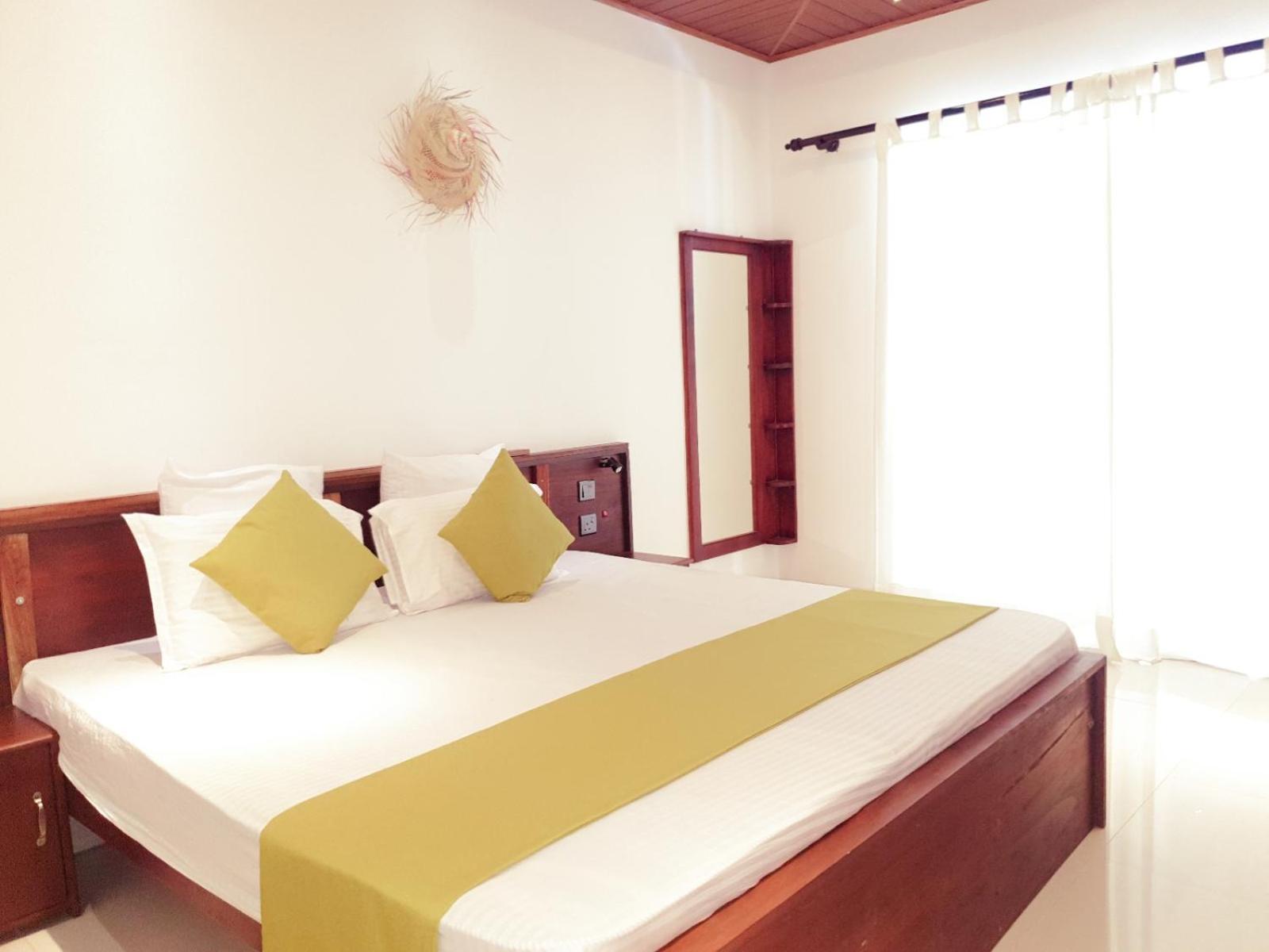 Susha 1ac Bedroom With 2non Ac Bedrooms Hikkaduwa